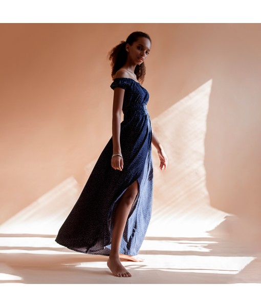 сукня зі спущеним плечем синя