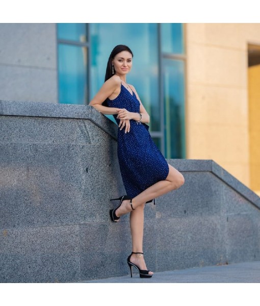 сукня на запах до колін синя