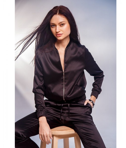 костюм атласний чорного кольору