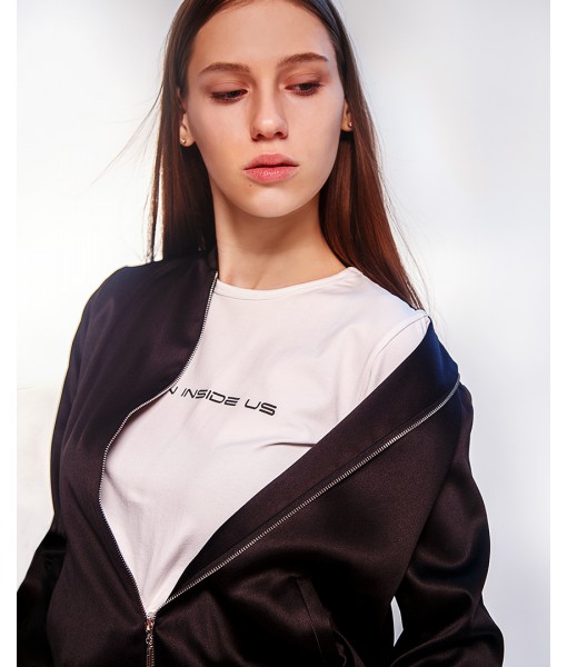 костюм атласний чорного кольору