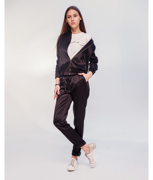 костюм атласний чорного кольору