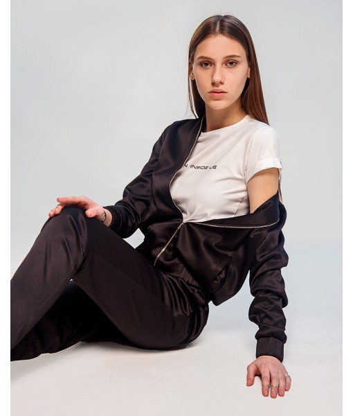 костюм атласний чорного кольору