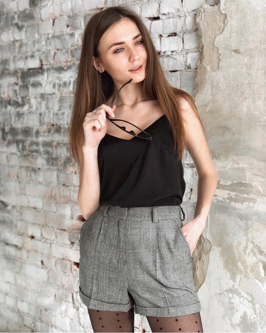 топ  з каймою чорний 