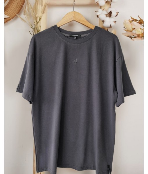 футболка оверсайз графіт з вишивкою тризуб